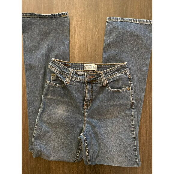 Signature Levi's At Waist Bootcut Jeans - Picture 10 of 10